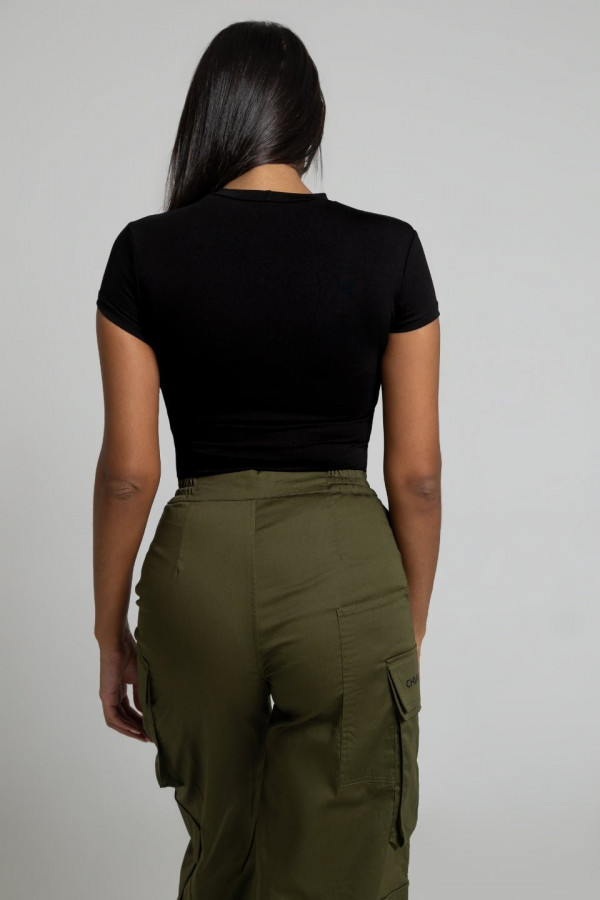 Krótki dopasowany t-shirt typu motylek nadruk XX BOOBIES - czarny 2