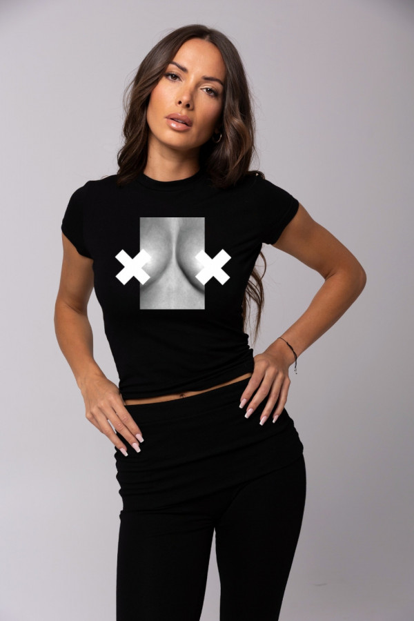 Krótki dopasowany t-shirt typu motylek nadruk XX BOOBIES - czarny 2