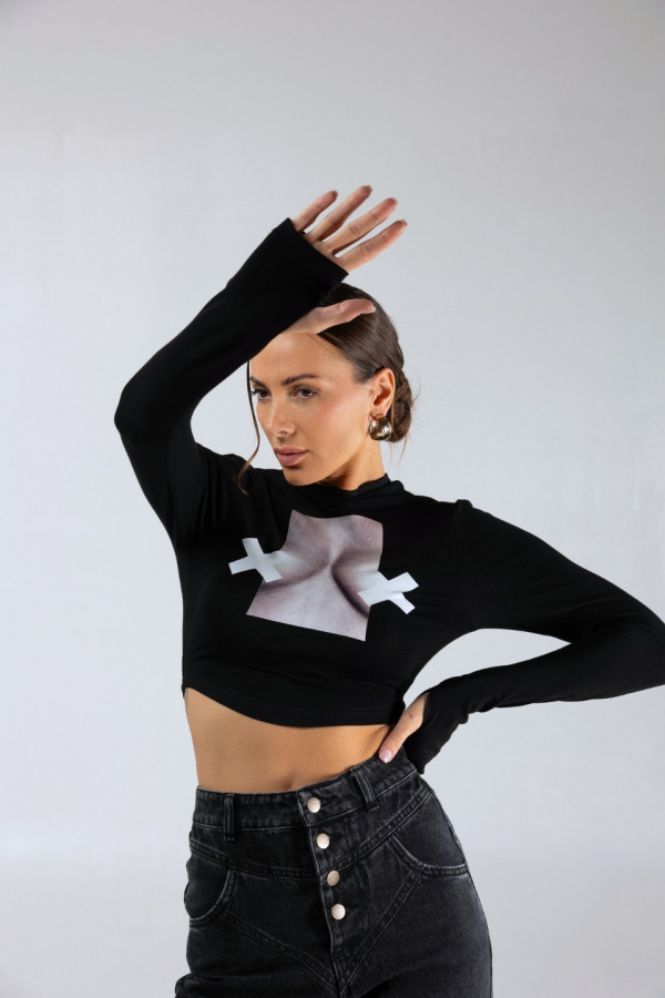 Krótki dopasowany longsleeve VALERIE nadruk XX BOOBIES 2 GATUNEK - czarny 1